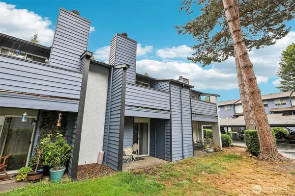 $349,999 | 280 Newport Way Northwest, Unit B14, Issaquah, WA 98027