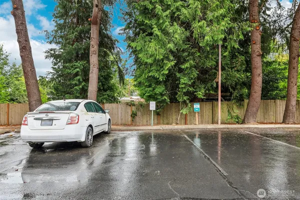 $349,999 | 280 Newport Way Northwest, Unit B14, Issaquah, WA 98027