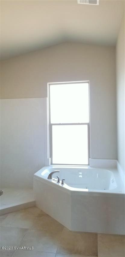 6085 North Hanover Court Rimrock, AZ 86335 - Photo 11 of 21 MASTER TUB