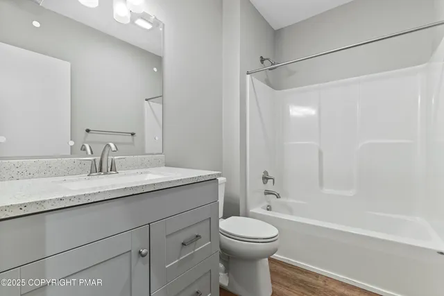 $1,575 | 27 Washington Street, Unit 201, East Stroudsburg, PA 18301