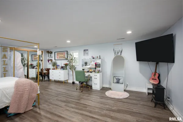 $149,000 | 325 South Webster Street, Harrisburg, IL 62946