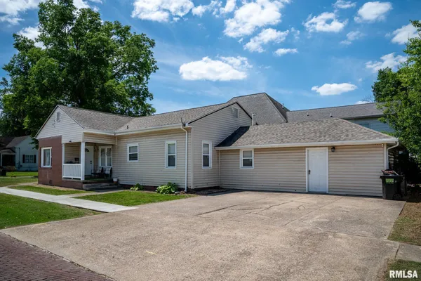 $149,000 | 325 South Webster Street, Harrisburg, IL 62946