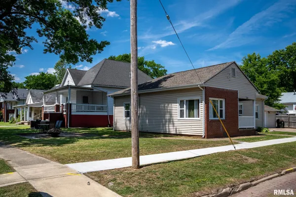 $149,000 | 325 South Webster Street, Harrisburg, IL 62946