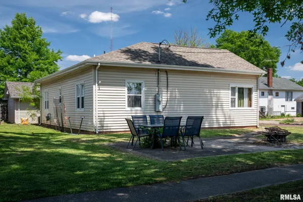 $149,000 | 325 South Webster Street, Harrisburg, IL 62946