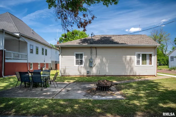 $149,000 | 325 South Webster Street, Harrisburg, IL 62946