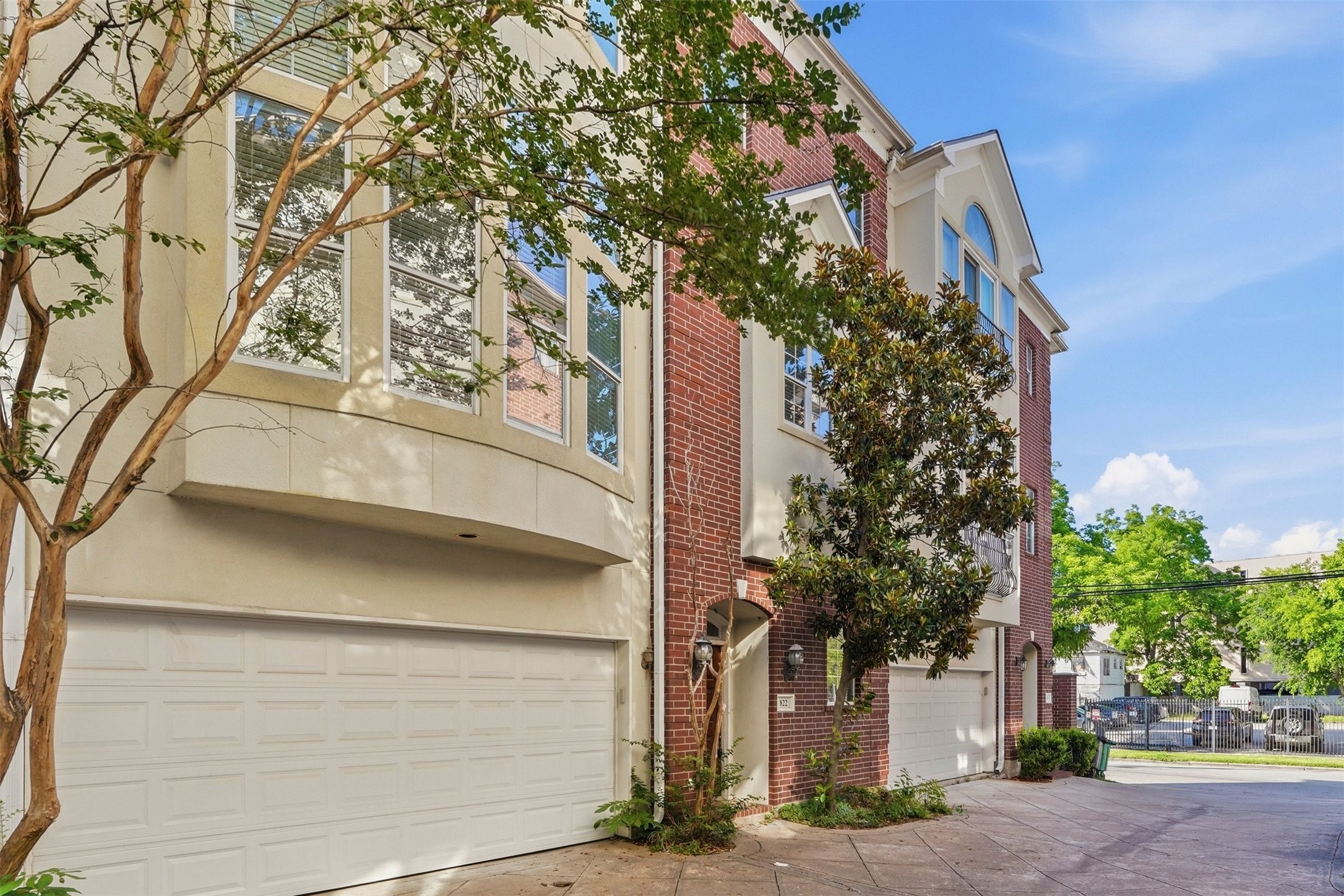 822 Stuart Street Houston, TX 77006 - Photo 2 of 27