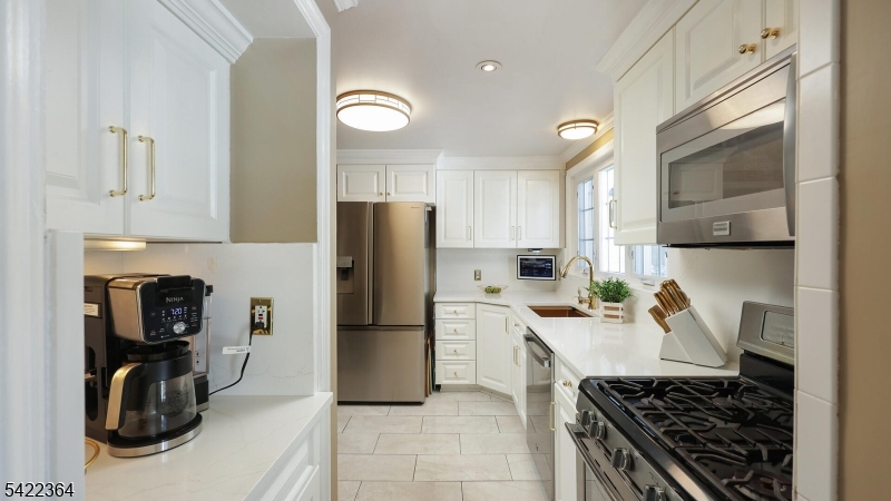 382 Huntington Road Union, NJ 07083 - Photo 8 of 40