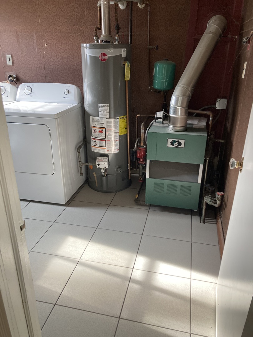 2155 Spruce Road Homewood, IL 60430 - Photo 13 of 18 a utility room with dryer and washer