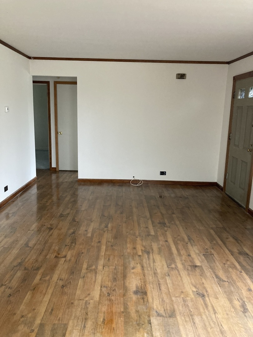2155 Spruce Road Homewood, IL 60430 - Photo 2 of 18 a view of room