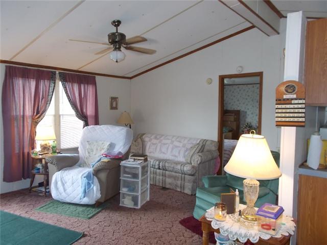 1301 Fleeman Road Lawrenceburg, TN 38464 - Photo 6 of 19 a living room with furniture and a window