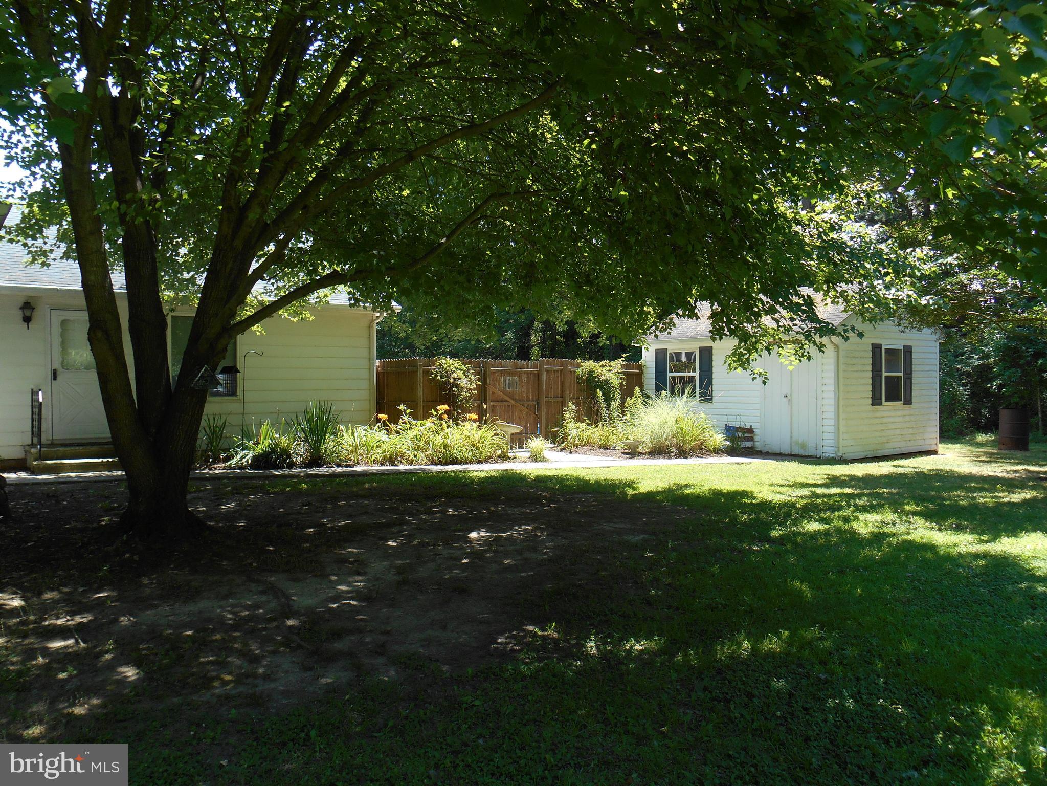 25759 Royal Road Royal Oak, MD 21662 - Photo 8 of 10 Side yard
