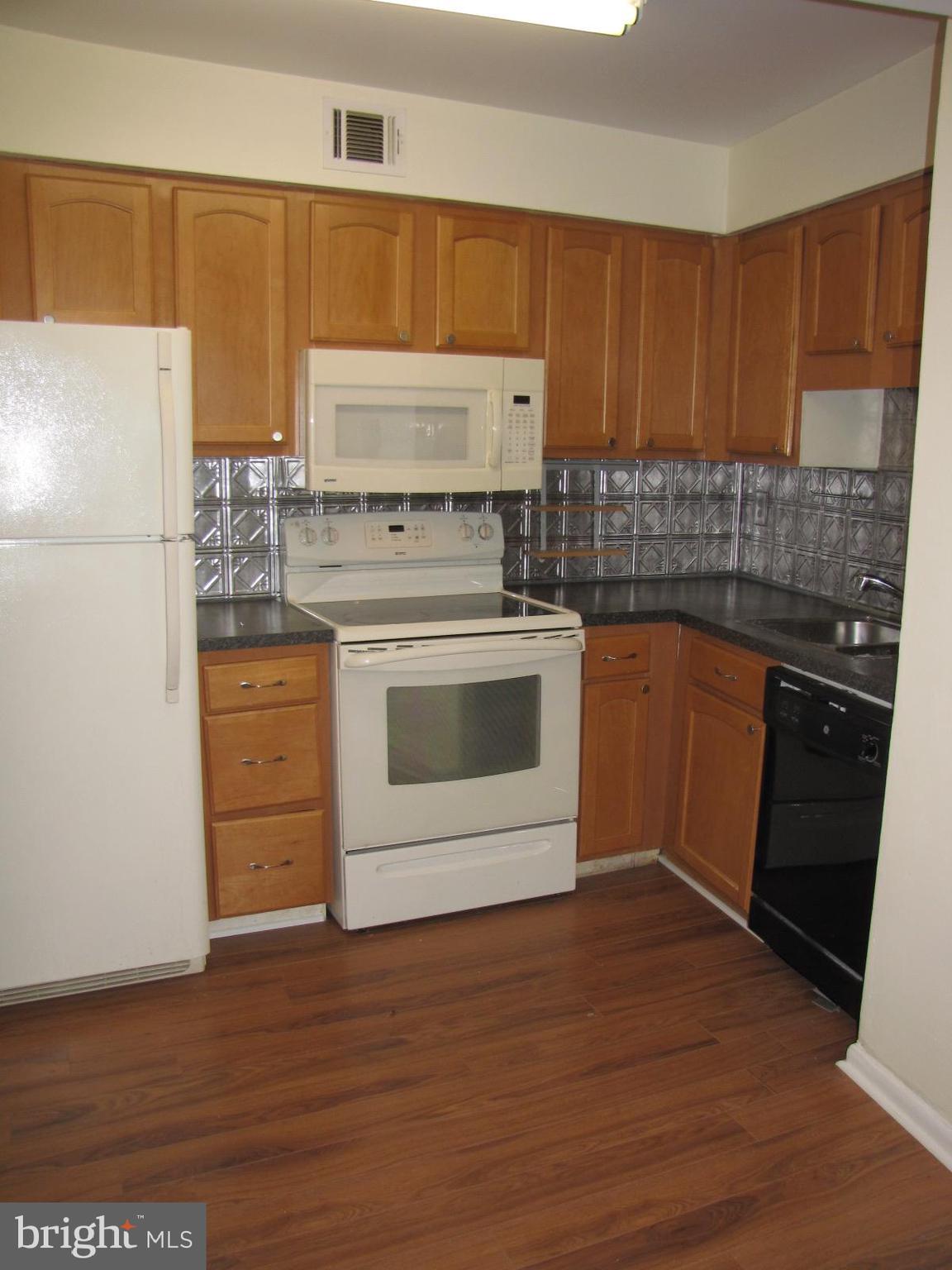 5809 Royal Ridge Drive, Unit 1 Springfield, VA 22152 - Photo 3 of 10
