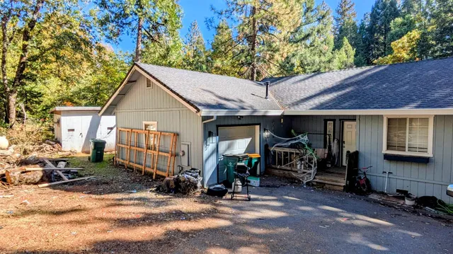 a view of backyard of house