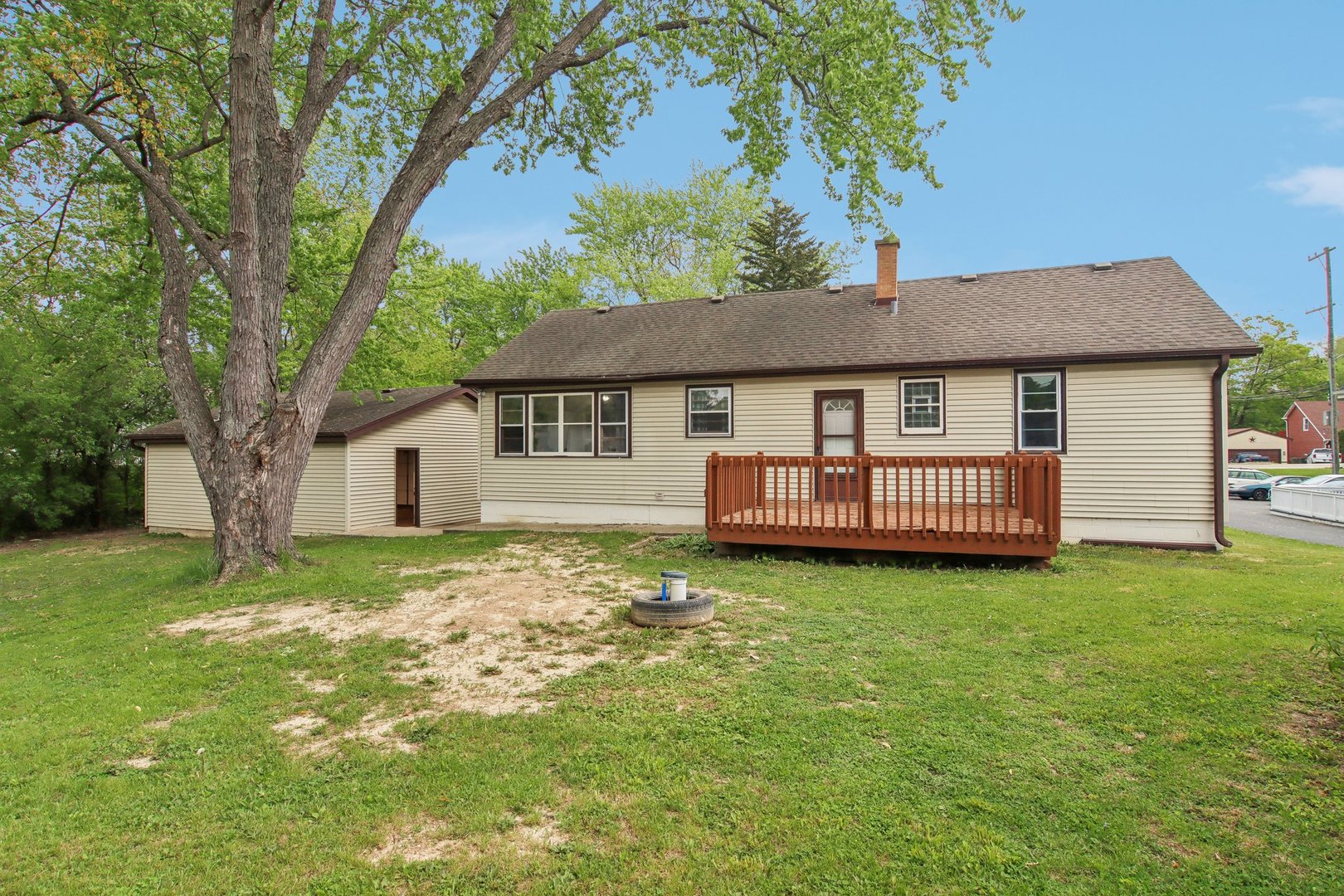 35790 North Wilson Road Ingleside, IL 60041 - Photo 5 of 35 a front view of a house with garden