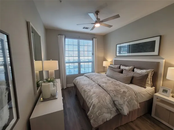 $1,900 | 2111 Austin Street, Unit 222, Houston, TX 77002