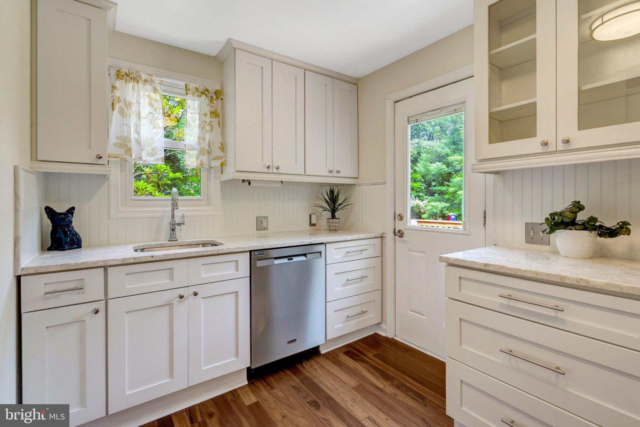 11520 Popes Head Road Fairfax, VA 22030 - Photo 6 of 46 Beautiful kitchen with oodles of storage