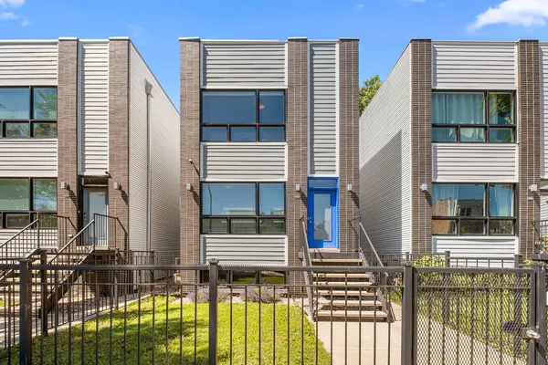 $749,000 | 2544 West Warren Boulevard, Chicago, IL 60612