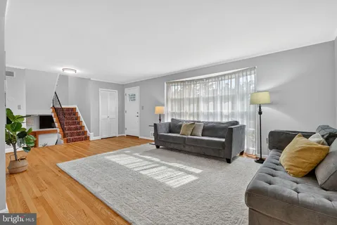 $1,250,000 | 915 North Overlook Drive, Alexandria, VA 22305