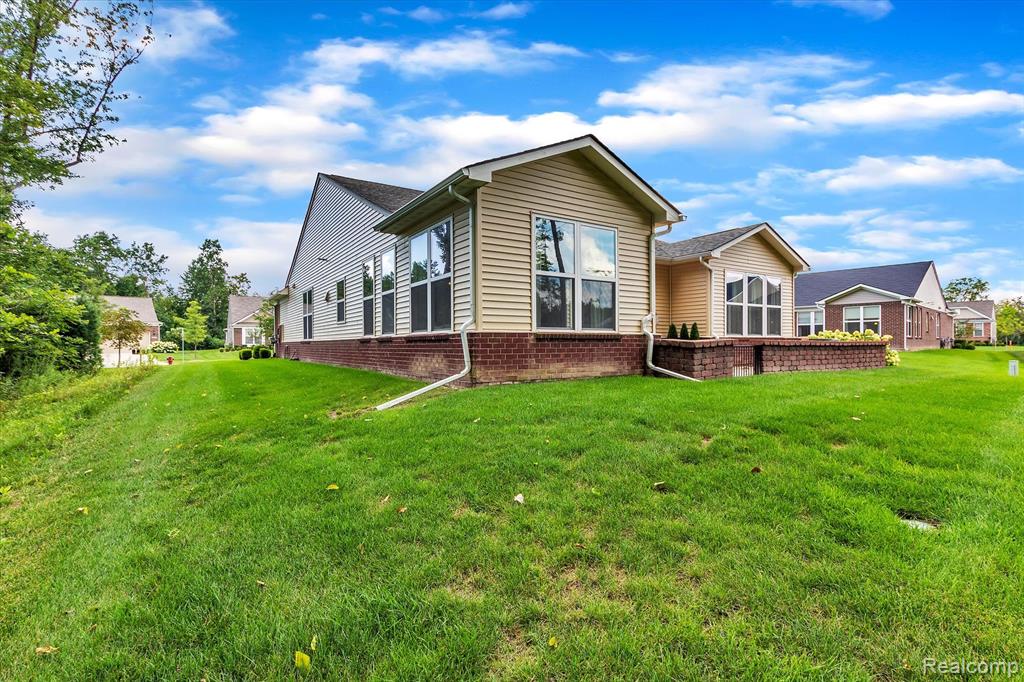 49784 Mapleton Canton, MI 48188 - Photo 33 of 36 Gallery Image 33