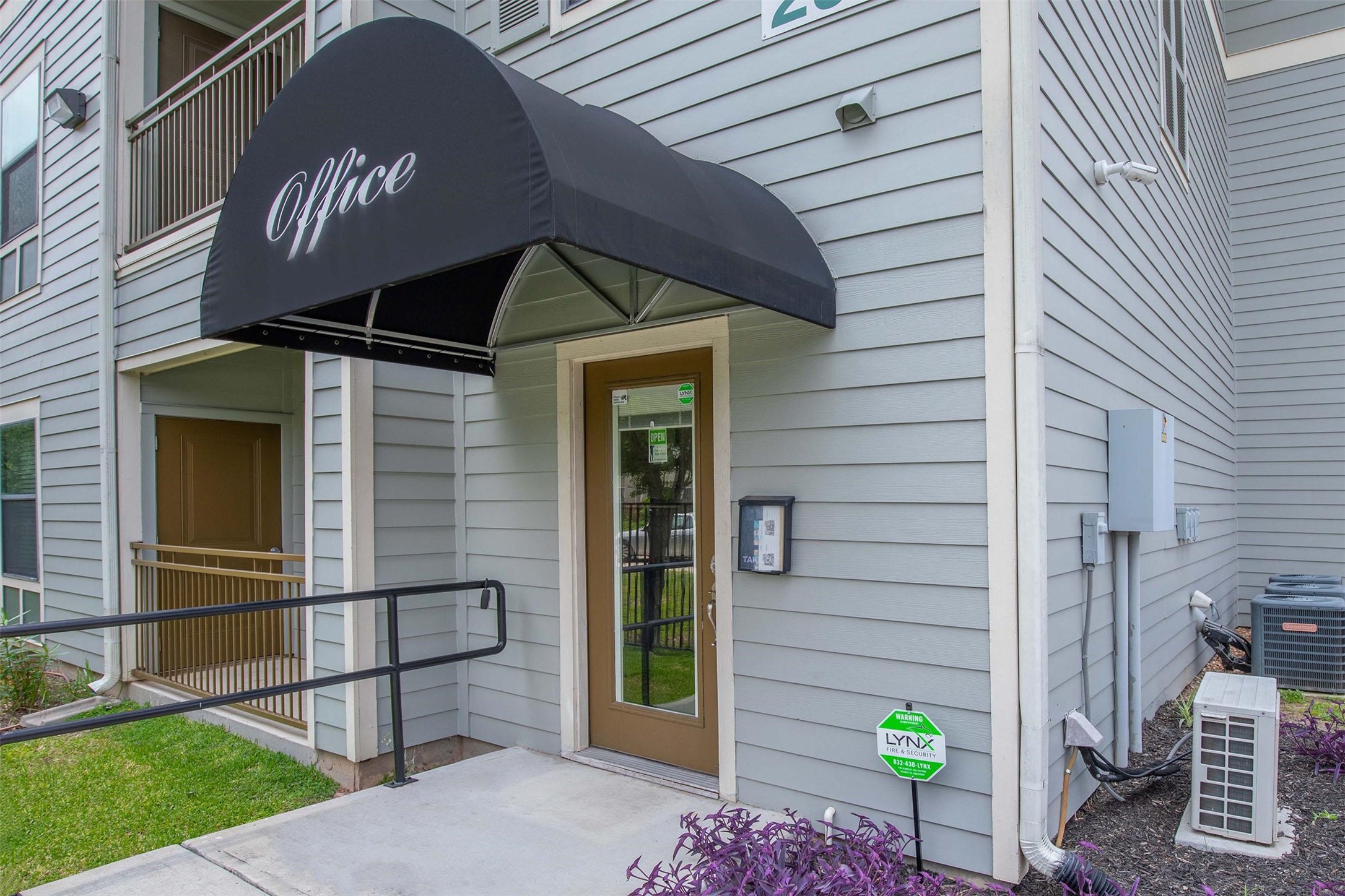 2930 Plum Creek Lane, Unit 2102 Houston, TX 77087 - Photo 14 of 19 a front view of a house with a garden