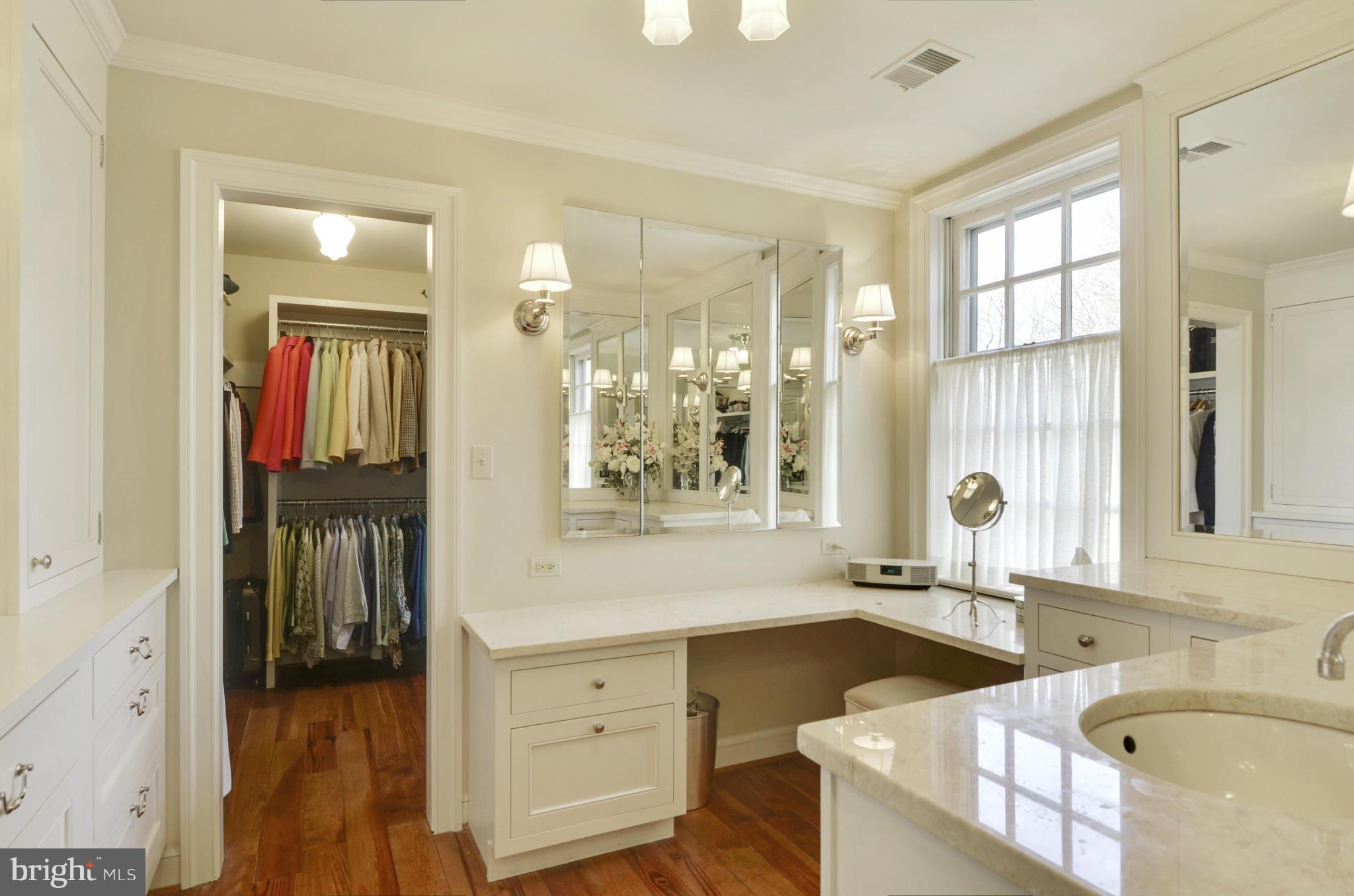 11400 Skipwith Lane Potomac, MD 20854 - Photo 14 of 25 Her Dressing Room