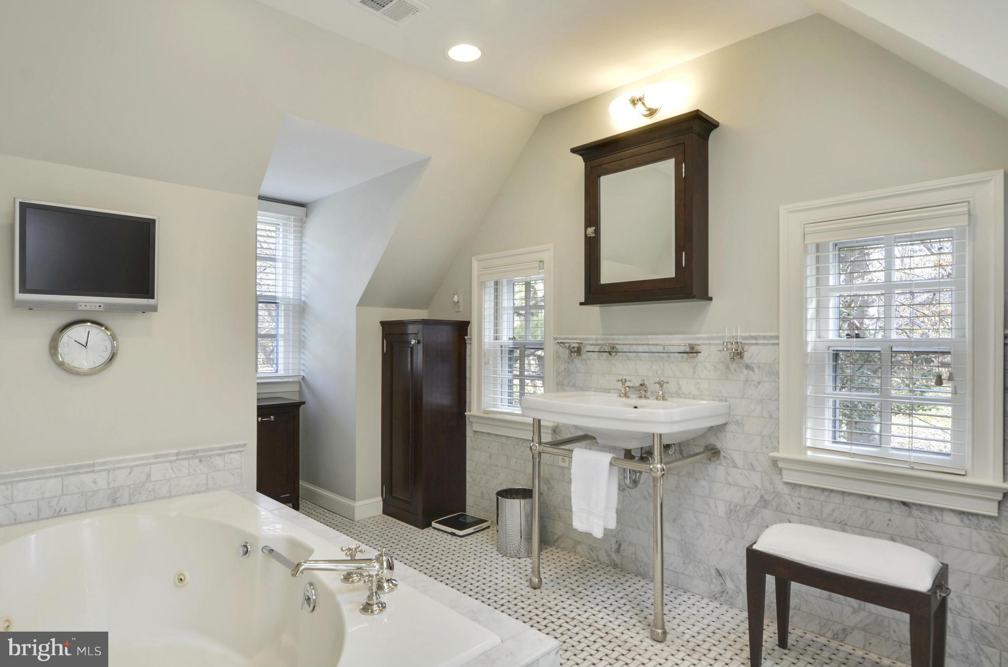 11400 Skipwith Lane Potomac, MD 20854 - Photo 16 of 25 His Master Bath