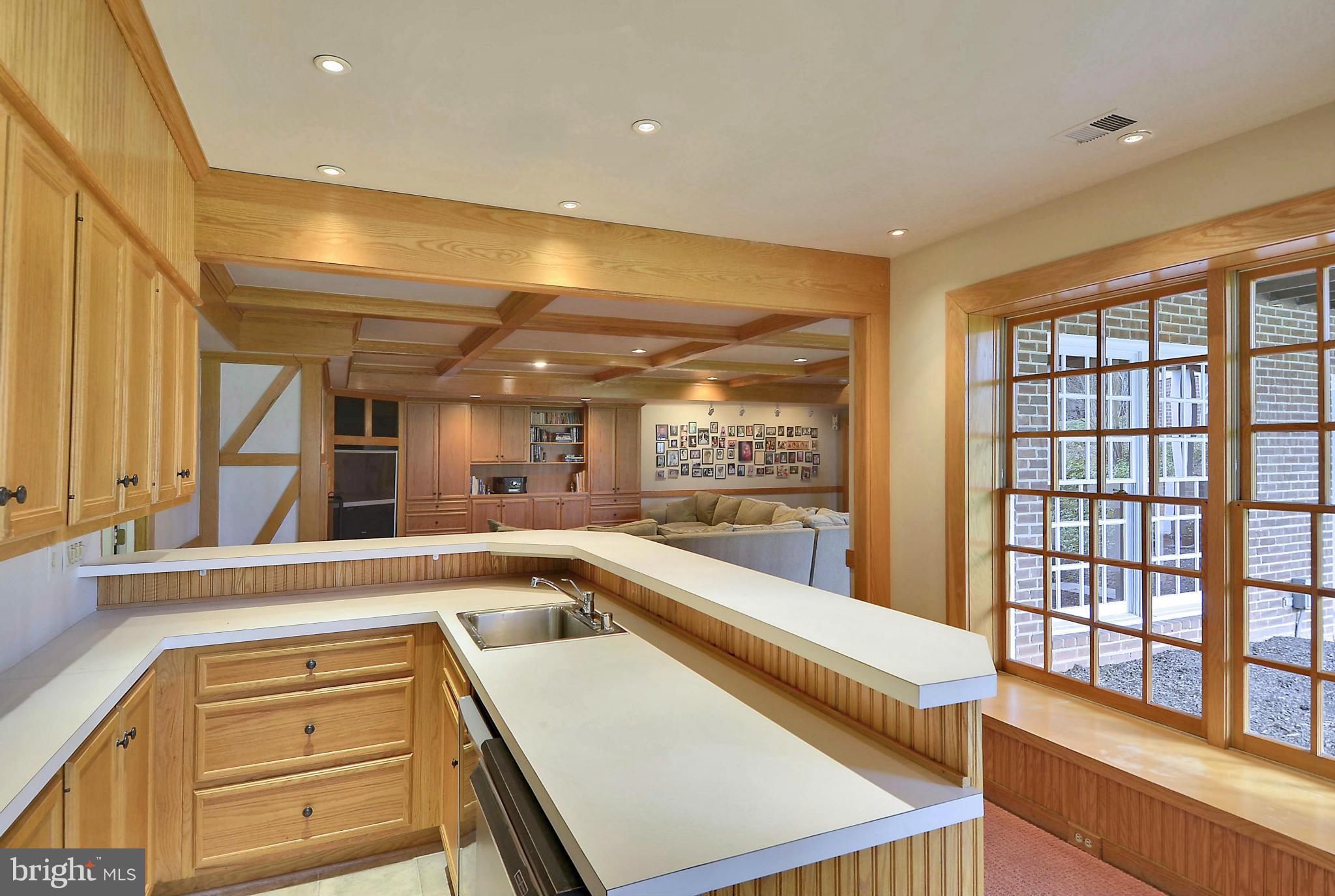 11400 Skipwith Lane Potomac, MD 20854 - Photo 23 of 25 Kitchenette