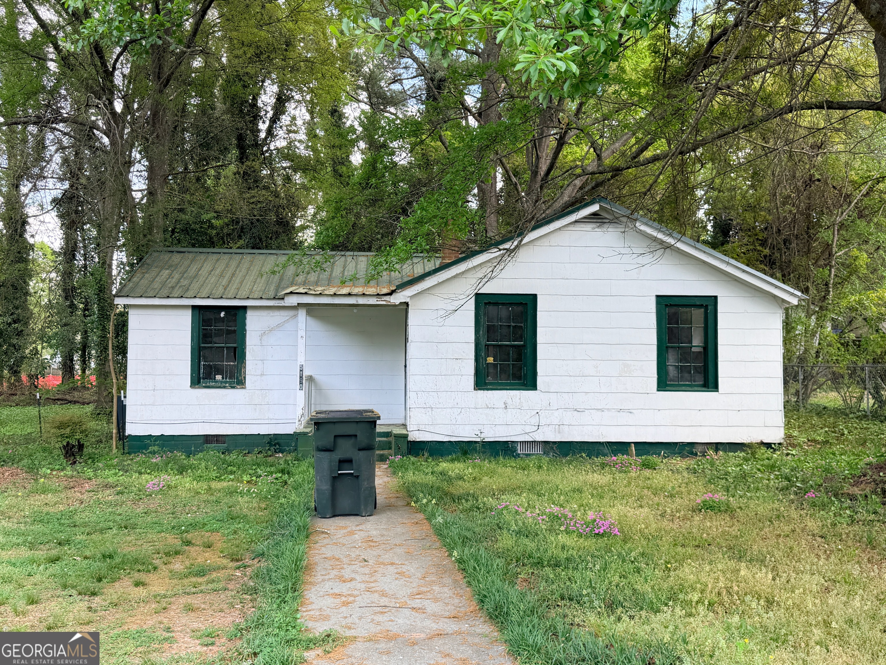 a front view of house with yard