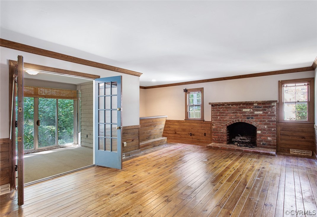 Spacious family room with wood floors and beautifu
