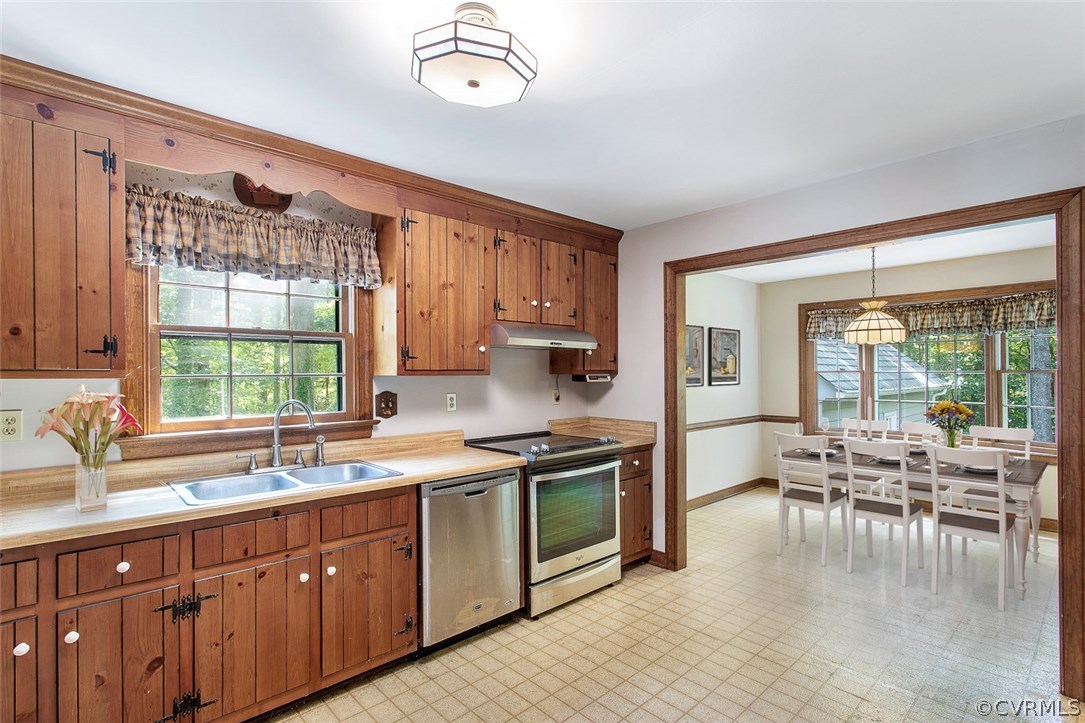 3312 Fortunes Ridge Road Midlothian, VA 23112 - Photo 8 of 29 Virtually-staged to show the possibilities of the