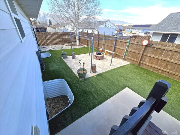 a view of a patio with garden