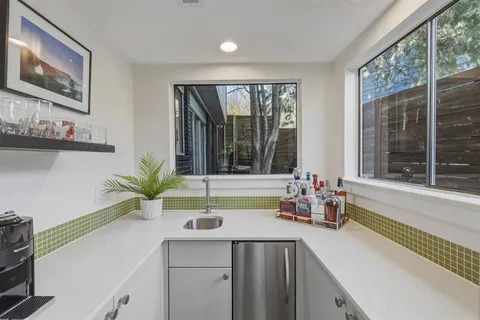 $950,000 | 965 Easton Place, Dallas, TX 75218