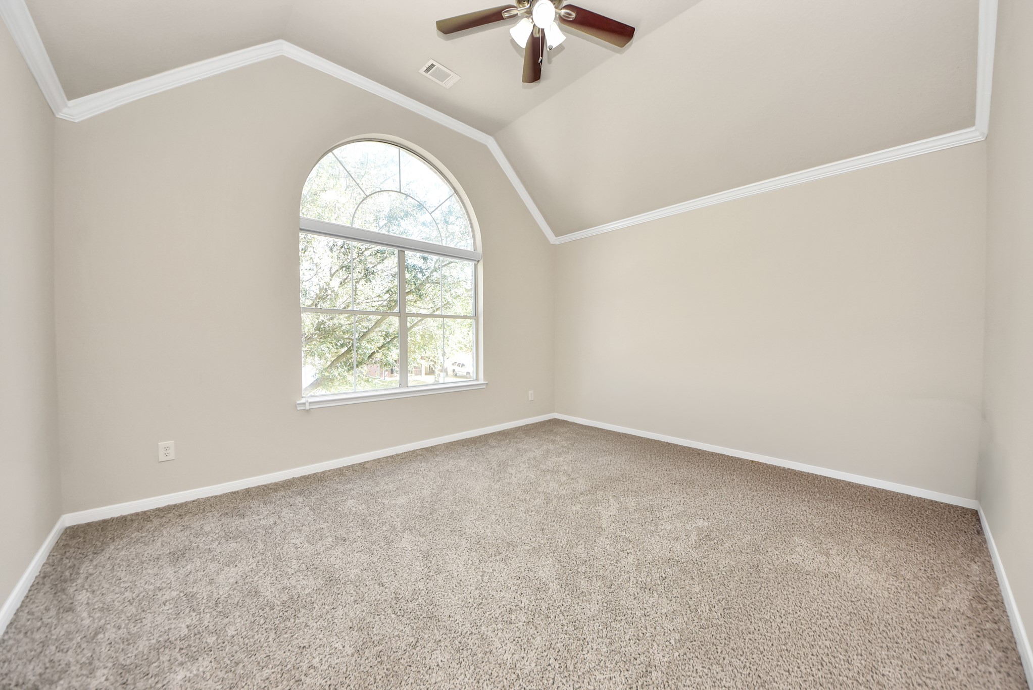 18715 Keystone Oak Street Houston, TX 77084 - Photo 31 of 50 an empty room with a window