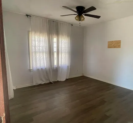 a view of livingroom with furniture
