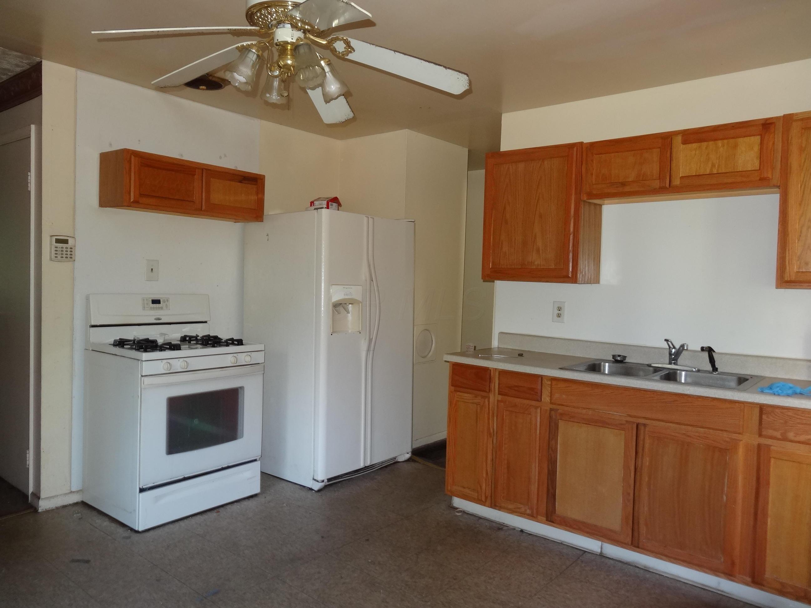 1679 Liscomb Road Columbus, OH 43207 - Photo 3 of 11