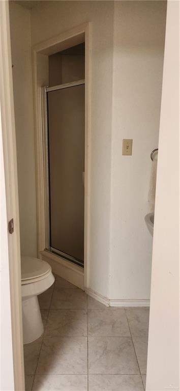 500 Wichita Avenue, Unit 75 McAllen, TX 78503 - Photo 29 of 45 a bathroom with a toilet and a shower