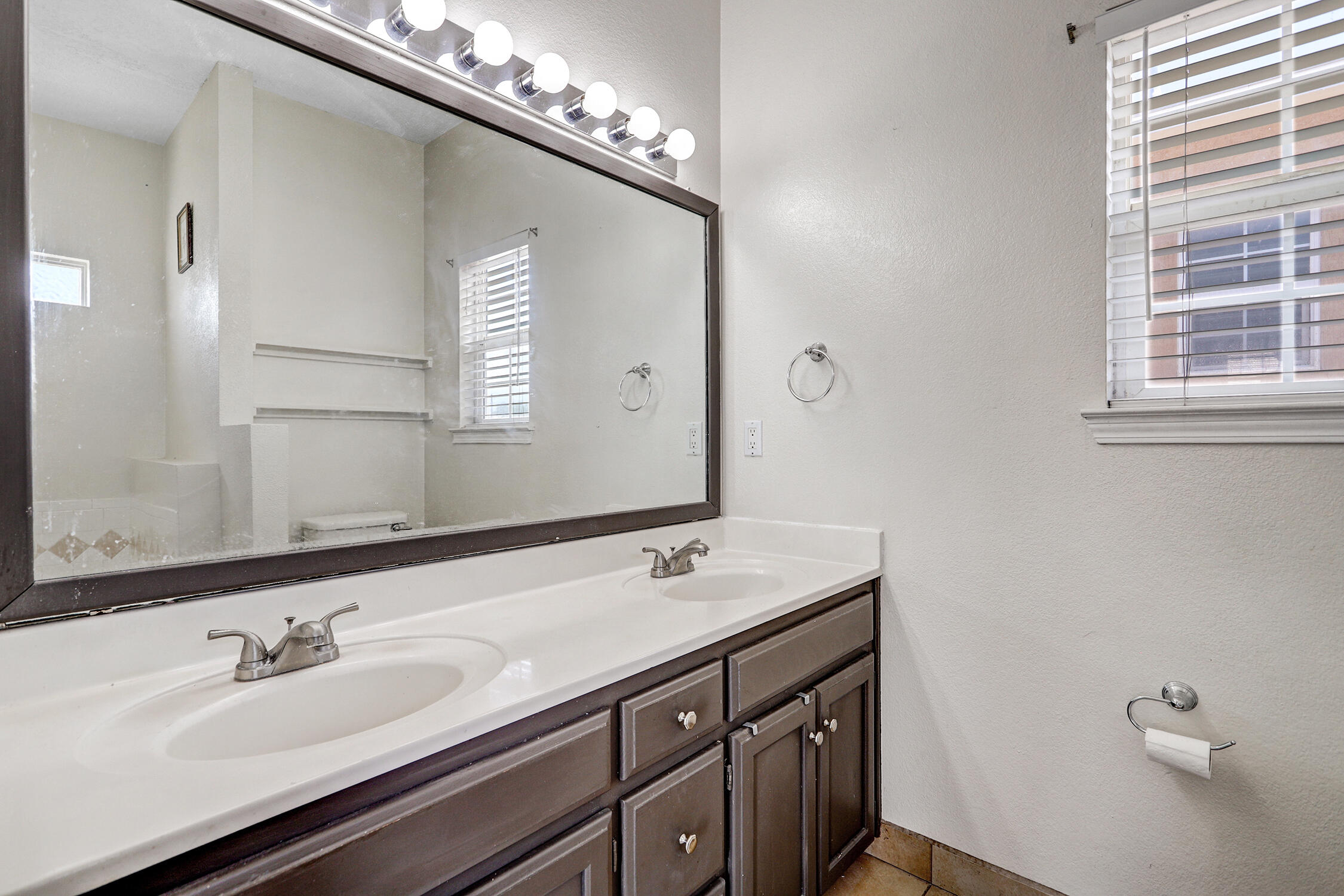 7516 Peregrine Road Northeast Albuquerque, NM 87113 - Photo 17 of 29 Gallery Image 17