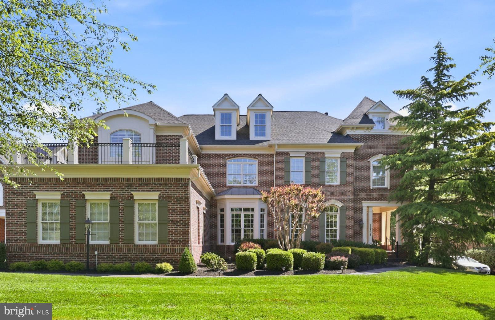 Elegant brick-front estate in Lansdowne