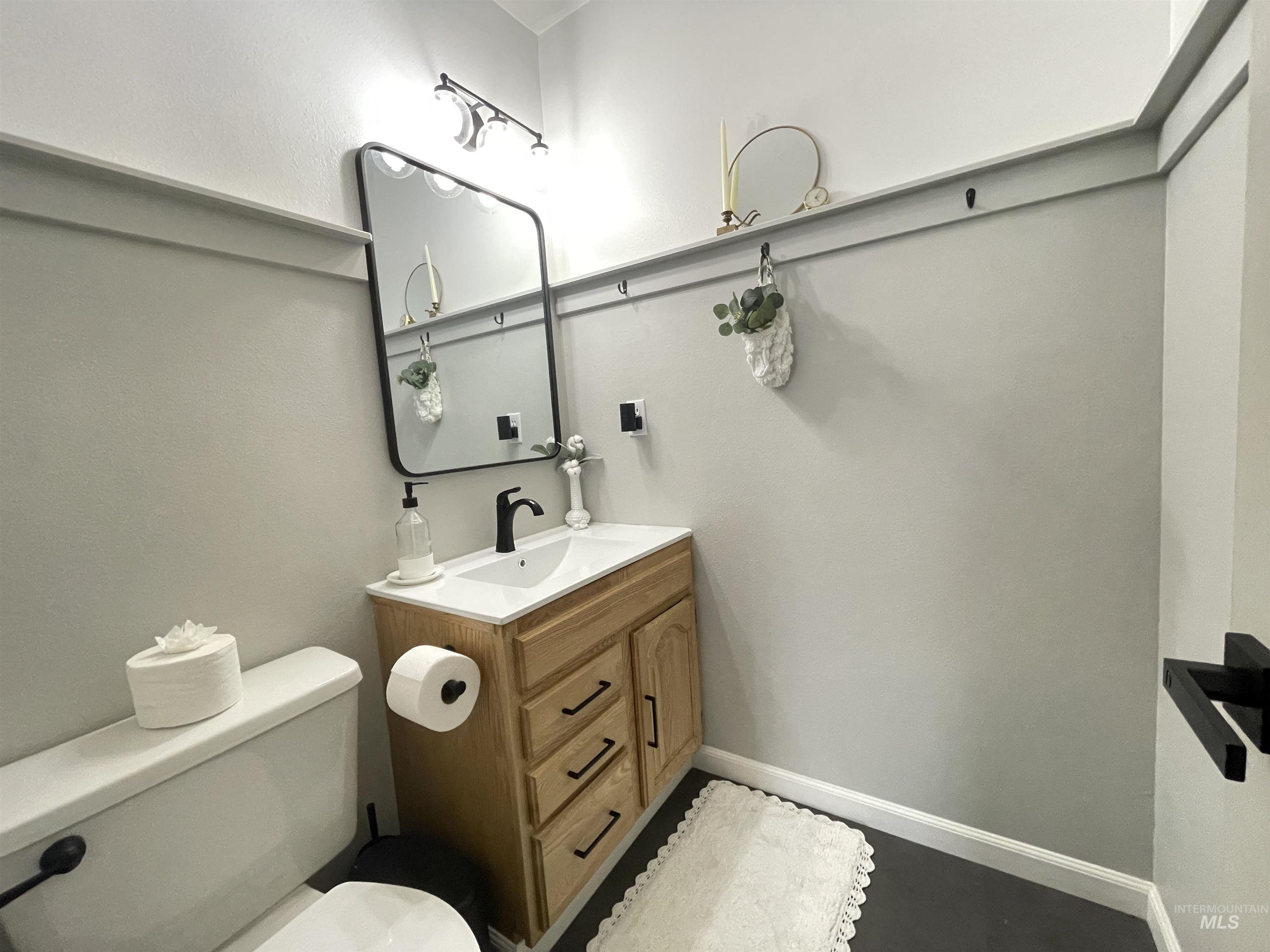 637 Leitch Creek Road Kooskia, ID 83539 - Photo 17 of 38 Half bath featuring vanity and toilet