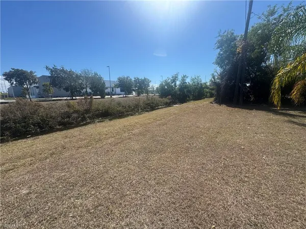 $1,500 | 16901 Juanita Avenue, Fort Myers, FL 33908