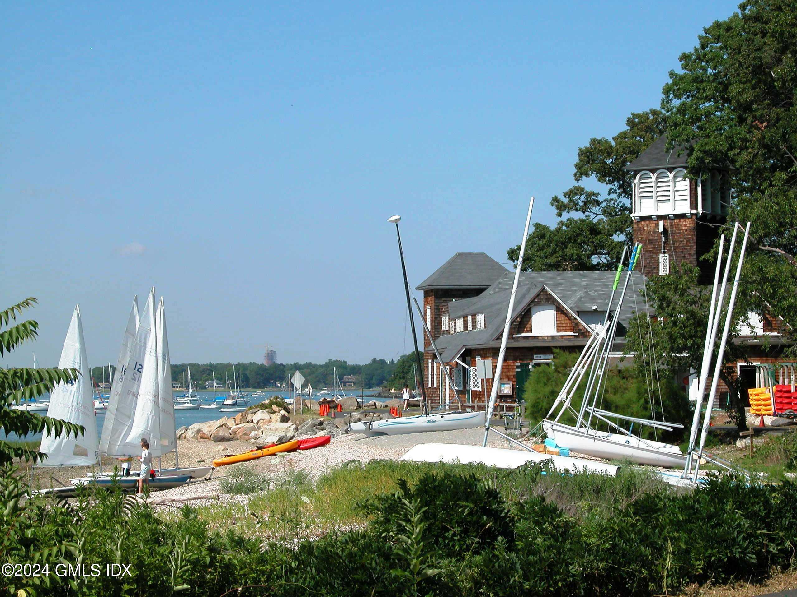 22 Keofferam Road, Unit REAR Old Greenwich, CT 06870 - Photo 15 of 15 a view of a entertaining space