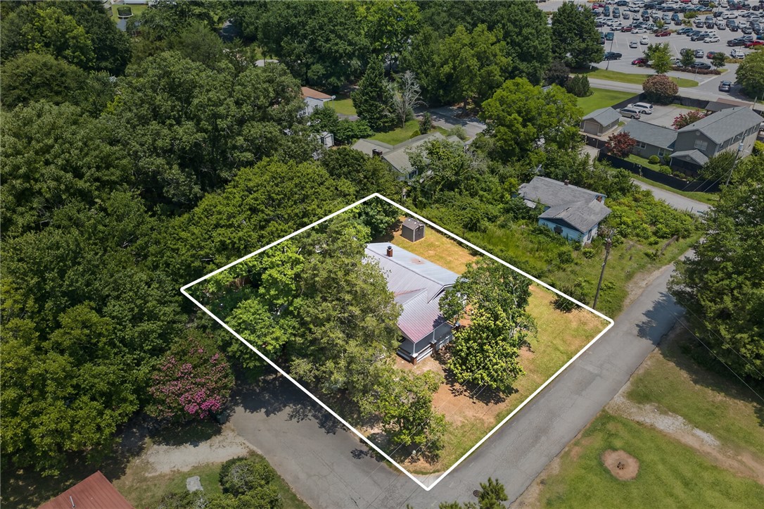 115 Pelfrey Street Seneca, SC 29672 - Photo 38 of 46 An aerial perspective reveals the tranquil rural setting of this property, nestled amidst abundant mature trees.