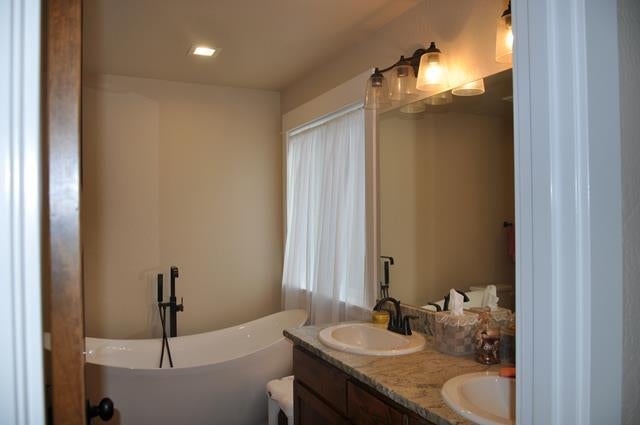2079 Marcy Loop Road Grants Pass, OR 97527 - Photo 19 of 24 primary bathroom