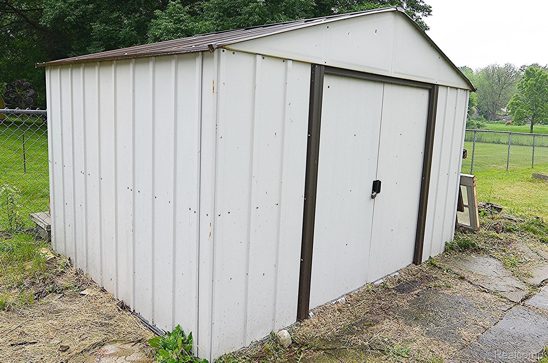 2233 East Bristol Road Burton, MI 48529 - Photo 20 of 24 GREAT SHED