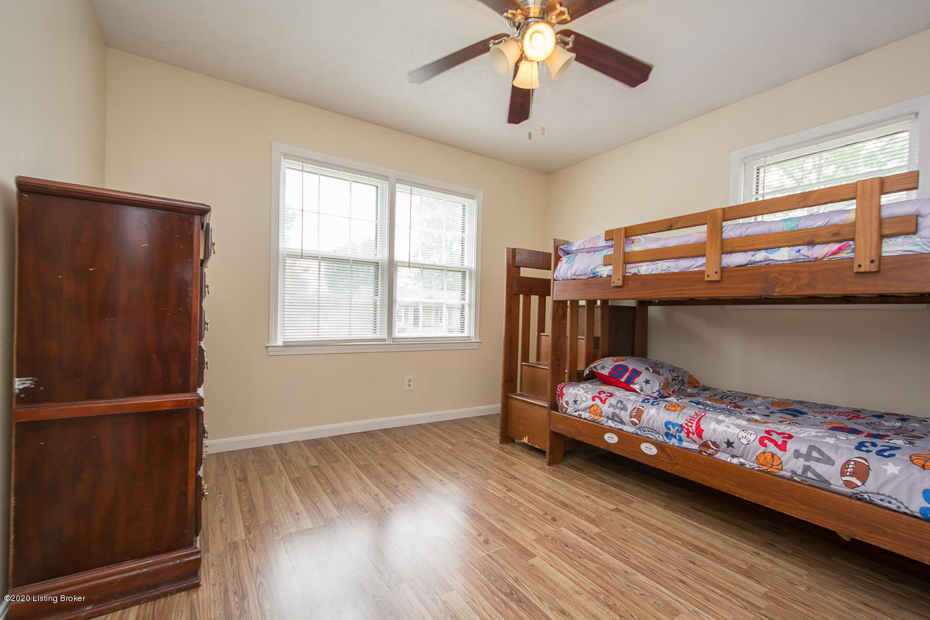 4527 Sandhill Road Louisville, KY 40219 - Photo 18 of 34 Bedroom