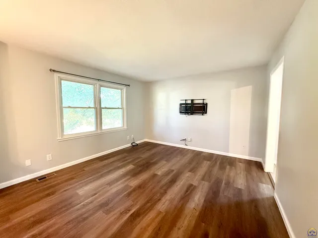 $254,900 | 4301 Northwest Westgate Road, Topeka, KS 66618