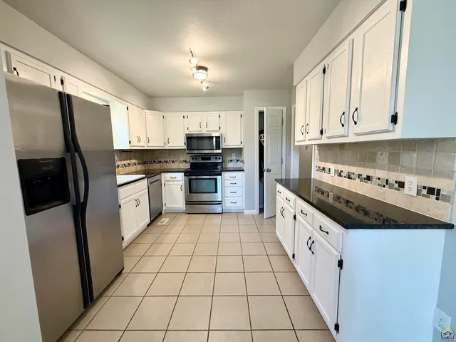 $254,900 | 4301 Northwest Westgate Road, Topeka, KS 66618