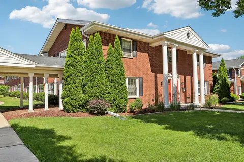 $99,100 | 3119 South 122nd Street, Unit 17, West Allis, WI 53227