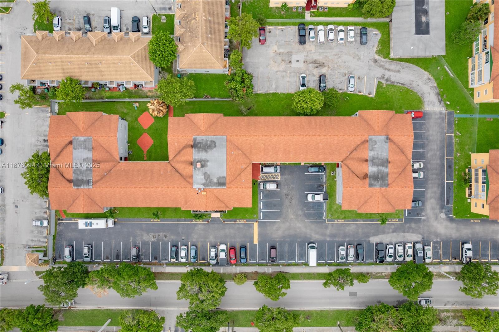 120 Royal Palm Road, Unit 315 Hialeah Gardens, FL 33016 - Photo 2 of 15 an aerial view of multiple house