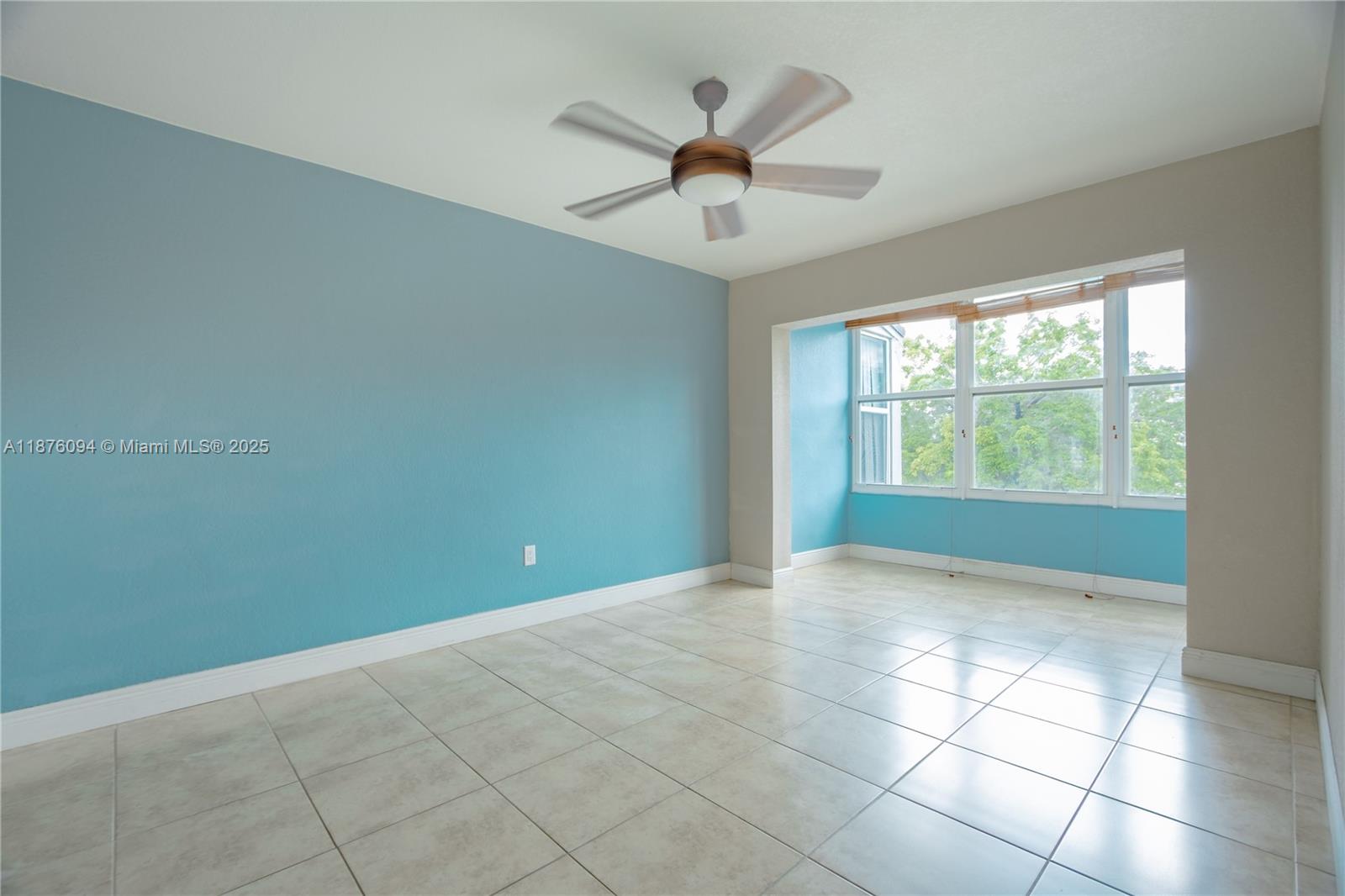 120 Royal Palm Road, Unit 315 Hialeah Gardens, FL 33016 - Photo 9 of 15 a view of an empty room with a window